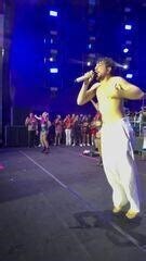 Nattan mostra pulo no público em festa de Carnaval: 