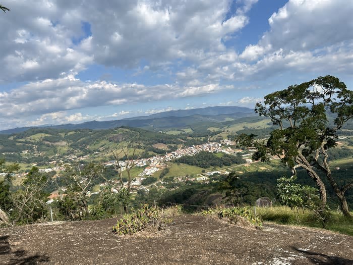 Cidade mais rural do estado de SP tem 450 km de estradas de terra e fica até 1 mês sem registrar mortes; entenda