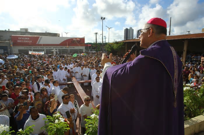14ª Caminhada Penitencial reúne milhares de pessoas na manhã deste domingo, 23