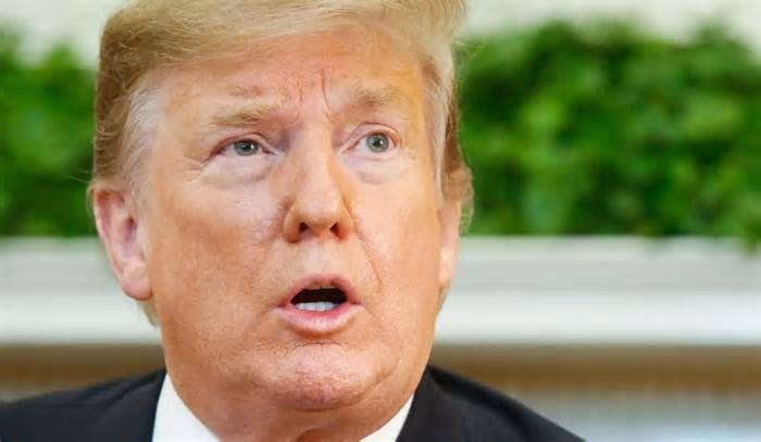 Trump adia tarifas de 25% sobre maioria de produtos do México por 1 mês