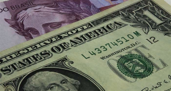 Dólar tem leve alta e fecha a R$ 5,75 com recuo de Trump sobre tarifas