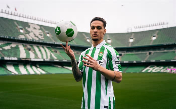 Antony usa boa fase após trocar o United pelo Betis e volta a ser cotado na Seleção