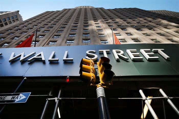 Bolsas de NY caem após projeção de empresa de IA não agradar