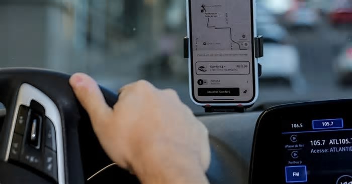 Motorista de app em BH têm faturamento de R$ 7,7 mil, mas enfrenta jornada exaustiva; entenda