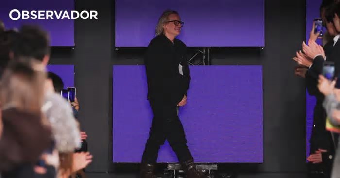 José Manuel tentou sair à francesa mas já ninguém nos tira a sua primeira chanson a solo: o regresso aos desfiles de Alves/Gonçalves