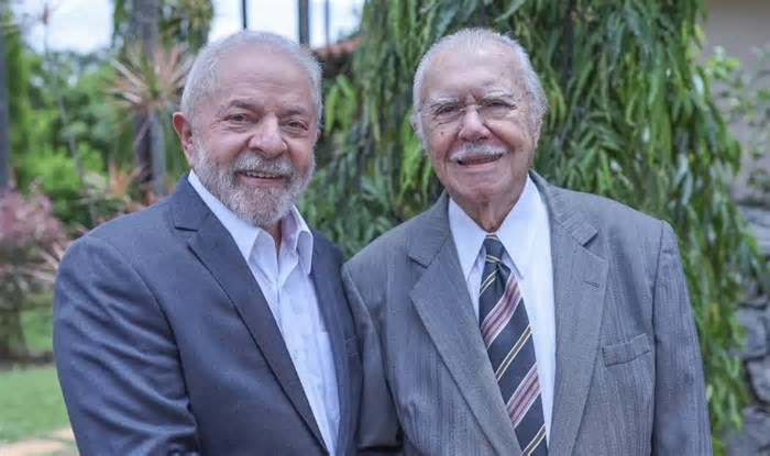 40 anos da redemocratização: Lula diz que é preciso defender todos os dias a democracia daqueles que planejam 'volta do autoritarismo'