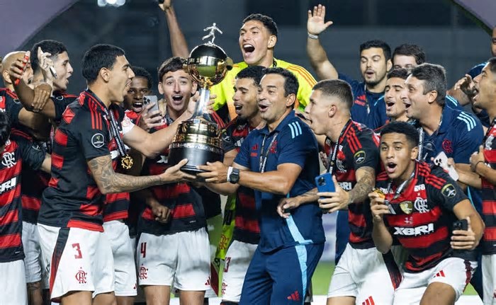 Presidente da Conmebol, Alejandro Domínguez, parabeniza Flamengo pelo título da Copa Libertadores Sub-20