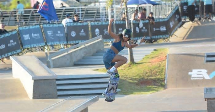 Passagem de Rayssa Leal por Porto Alegre encanta os fãs no STU Pro Tour