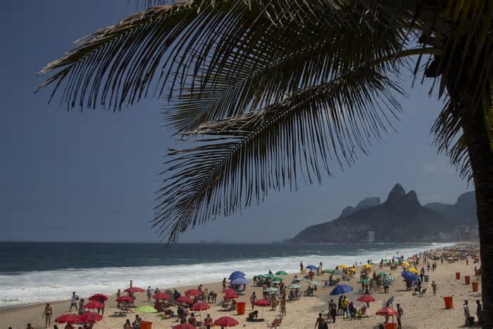 Seca, mar caribenho e ondas de calor: no último fim de semana do verão, veja o que marcou a estação no Rio