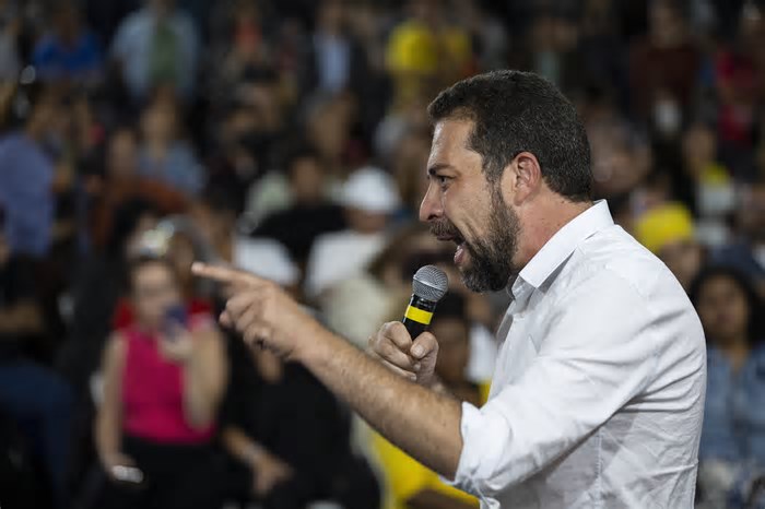 Leitores contestam possibilidade de Lula indicar Boulos para o governo