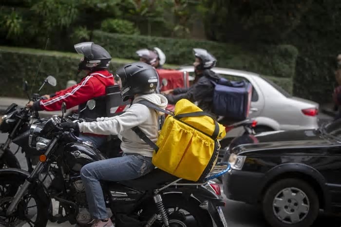 Renda, autonomia e 'sonho de empreendedor': o que leva o brasileiro a trocar trabalho com carteira pelo informal