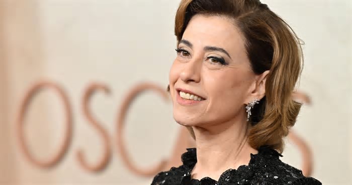 Fernanda Torres declina de convite para desfile das campeãs na Sapucaí: 