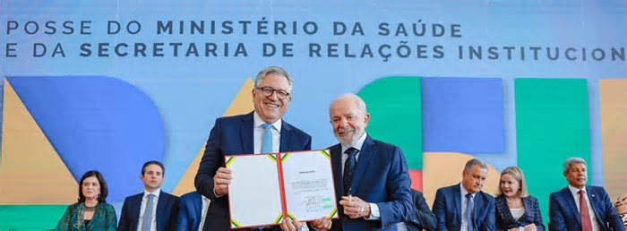 Padilha toma posse e critica legado de Bolsonaro na Saúde: 