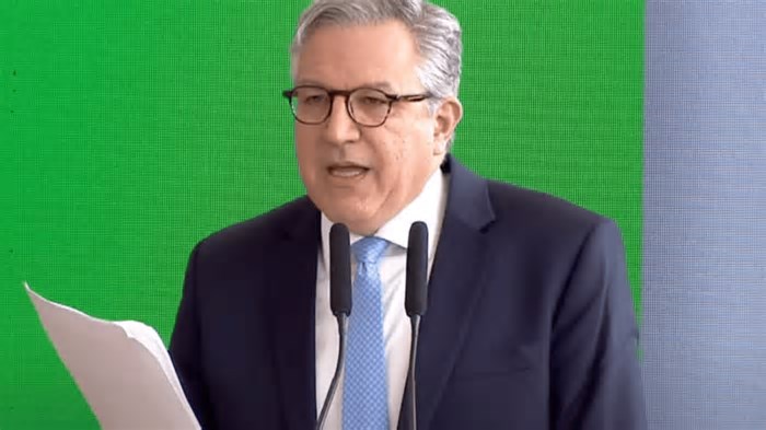 Padilha cita ex-ministros da Saúde e ignora os escolhidos por Bolsonaro