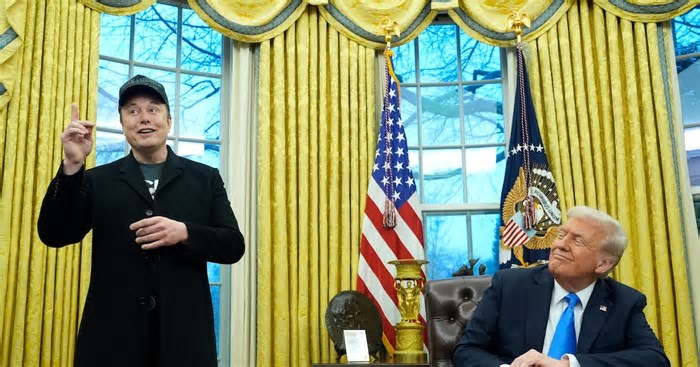 Trump diz que vai comprar um Tesla para ajudar marca de Musk, um ‘verdadeiro americano’