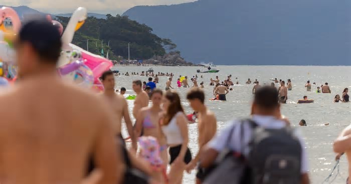 Invasão argentina e gasto médio 81% maior fez turismo disparar no verão 2024-2025 em SC