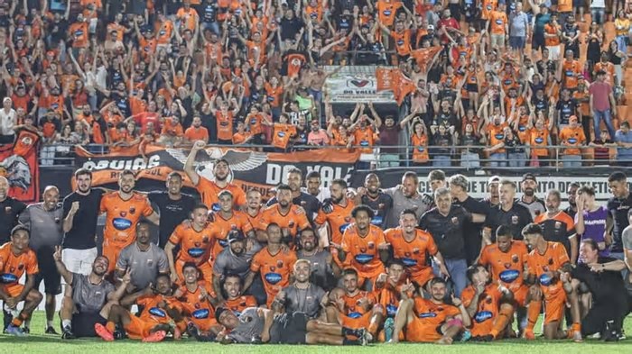 Torcida do Santa Catarina esgota ingressos em 30 minutos para semifinal do Catarinense