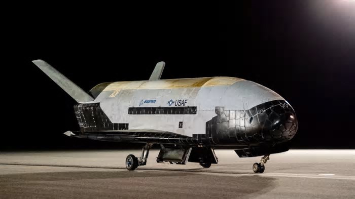 Avião espacial secreto dos EUA pousa após mais de 1 ano orbitando a Terra