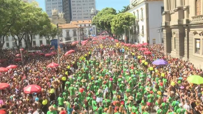 Monobloco fecha Carnaval de rua do RJ comemorando 25 anos de existência