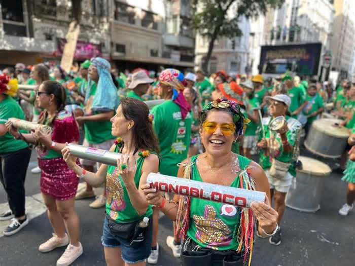 Monobloco agita as ruas do Centro do RJ