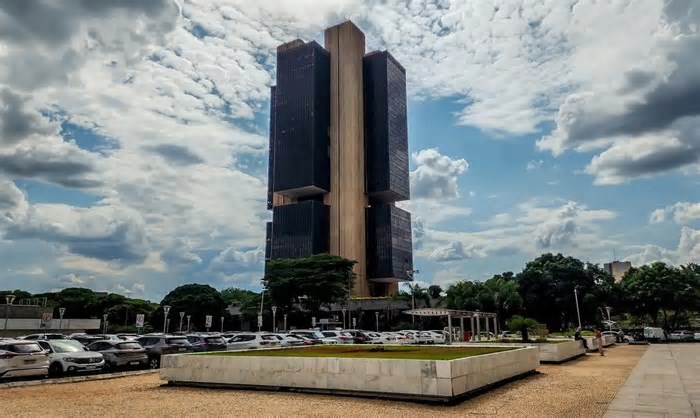 Copom eleva juros básicos da economia para 14,25% ao ano; Fiemg teme encolhimento da indústria