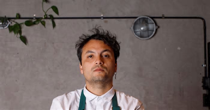 Julio Báez, um dos chefs mais badalados de Buenos Aires, cozinha em Porto Alegre