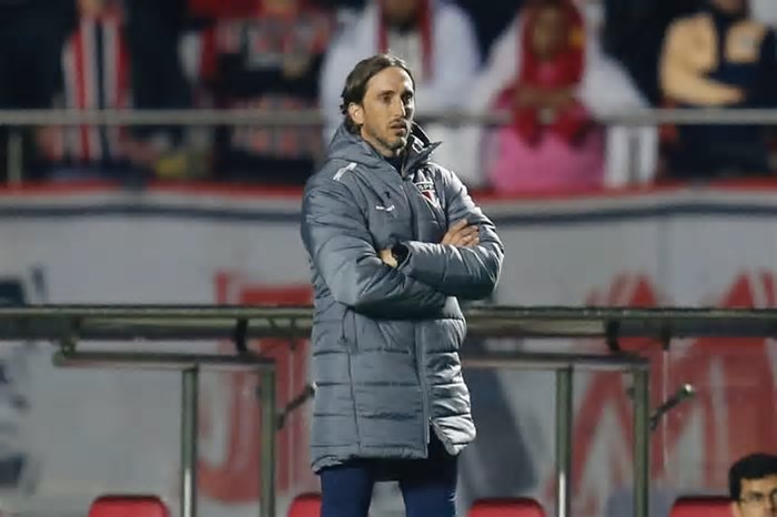 Vai sair? A situação de Zubeldía no São Paulo após classificação no Paulistão
