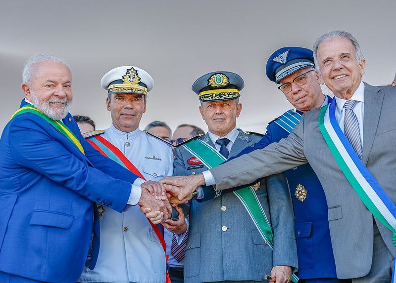 Governo Lula aumenta em 9% salários das Forças Armadas