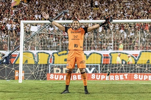 Lucas Arcanjo faz história no Vitória e supera marca importante