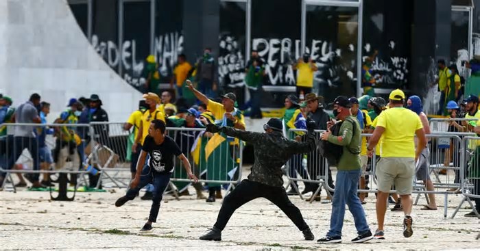 Inocentes que usaram batom? As provas da violência e do vandalismo no 8/1, segundo as investigações
