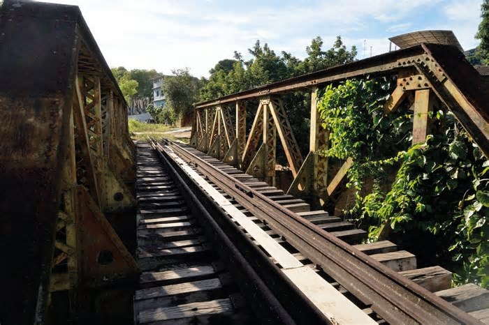 Por acordo mais vantajoso, governo avalia relicitar ferrovia que passa pelo ES