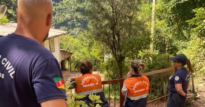 Moradores de áreas de risco de Gramado começam a ser cadastrados pela Defesa Civil
