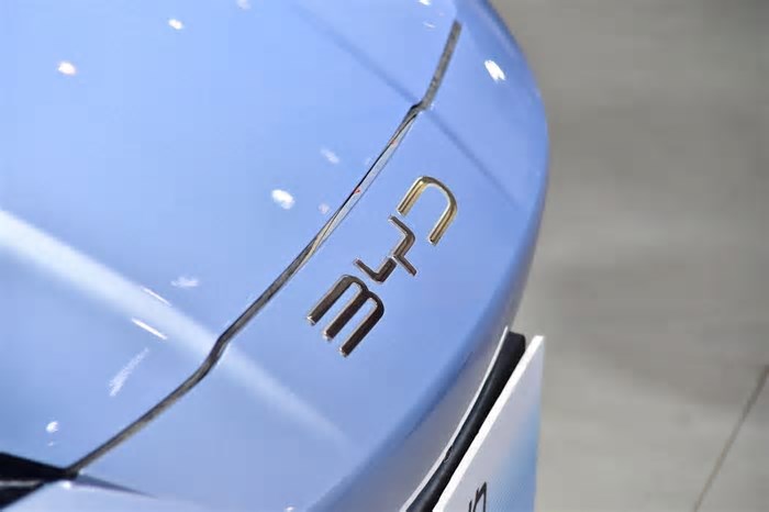 Chinesa BYD supera Tesla, de Elon Musk, e assume a liderança global em carros elétricos e híbridos