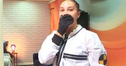 'Tem que correr risco', dispara mãe de Eva, do 'BBB 25', em visita surpresa à 'Vitrine do Seu Fifi' para contar fofocas à Renata