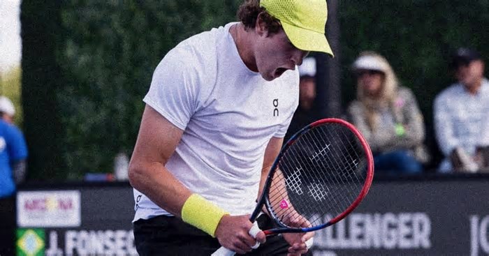 João Fonseca vence Nishikori, ex-número 4 do mundo, e vai à final do Challenger de Phoenix