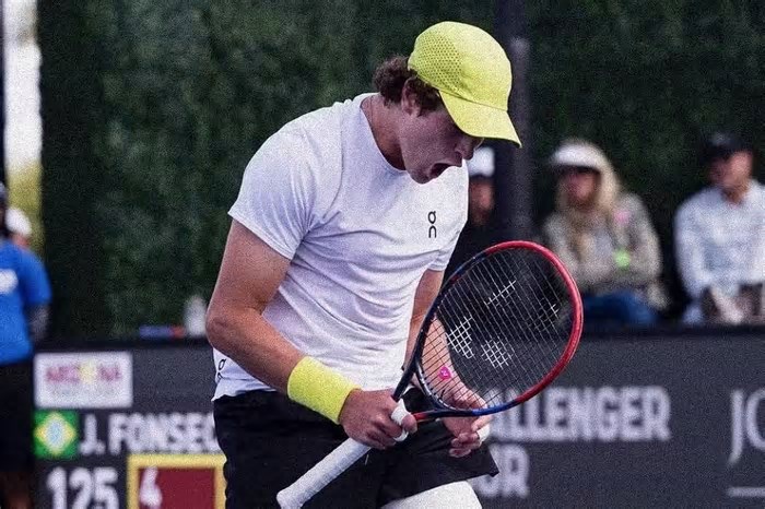 João Fonseca vence ex-top 4 do mundo e vai à final em Phoenix