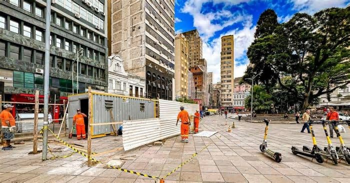 Começam as obras de recuperação da Praça XV e do Largo Glênio Peres em Porto Alegre