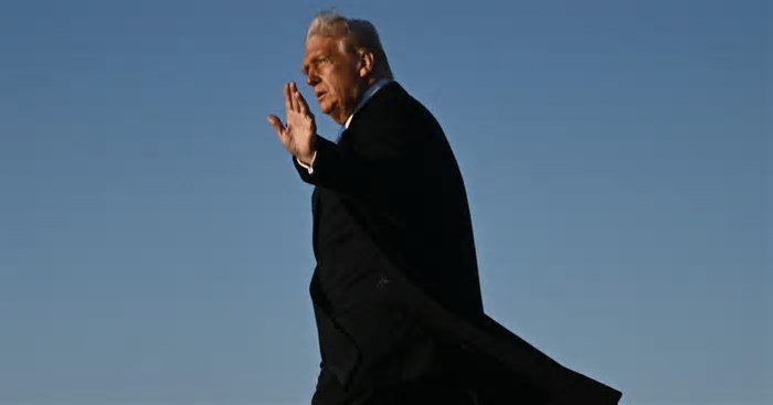 Trump revoga autorizações de segurança para Biden, Harris, Clinton e outros adversários