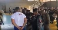 Homem é agredido por policiais durante festa de Carnaval em Granja