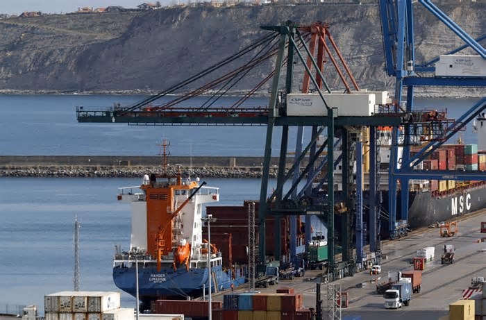 OCDE prevê desaceleração mais acentuada no Brasil em 2025 e 2026 devido ao efeito Trump