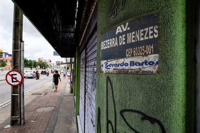 Comércio da Avenida Bezerra de Menezes sofre com debandada de grandes marcas e declínio de lojas tradicionais