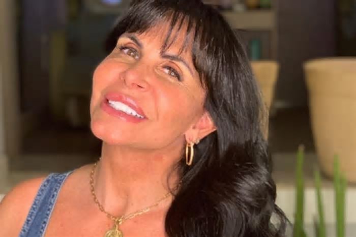 Gretchen faz show gratuito em shopping de Fortaleza no sábado, 8