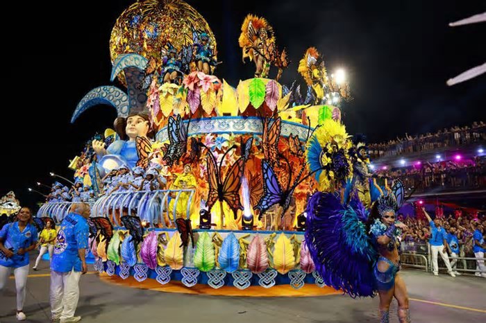 Carnaval de SP: Águia de Ouro abre desfiles com Charlie Brown e homenagem à Benito di Paula