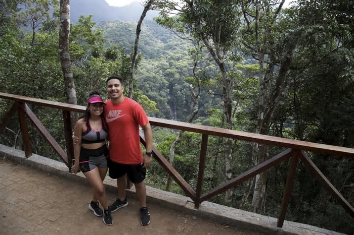 Entre a floresta e o mar: cariocas aproveitam chegada do outono em diferentes paisagens do Rio