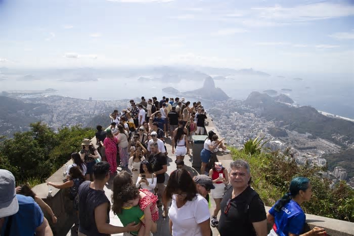 Comissão apresenta relatório de melhorias no Cristo Redentor quinze dias depois de morte de turista