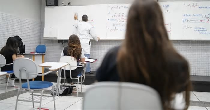 Energia e reajustes escolares pressionam inflação na RMBH em fevereiro