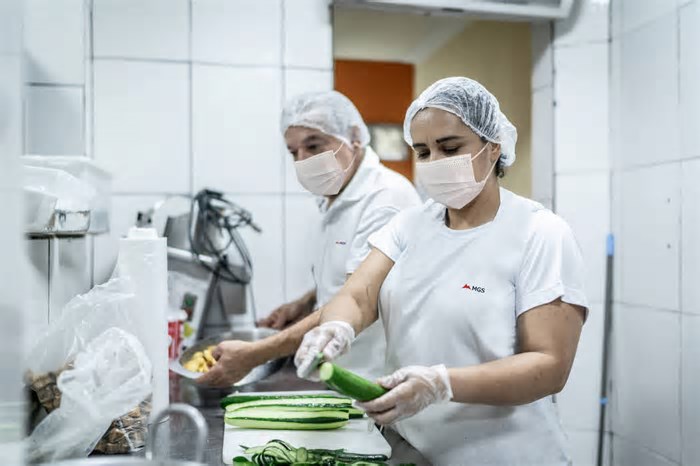 MG, que debate privatizações, tem estatal que fornece 33 mil funcionários a governos