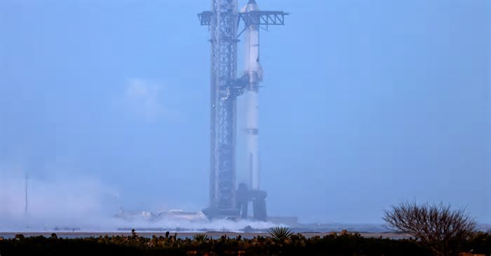 SpaceX postpones Starship test flight over unspecified ship issue