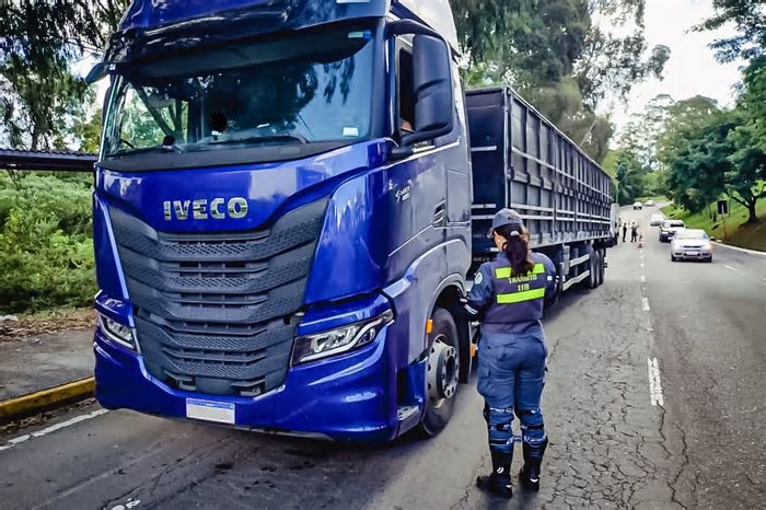 Fiscalização de Trânsito intensifica blitz a caminhões em Caxias do Sul