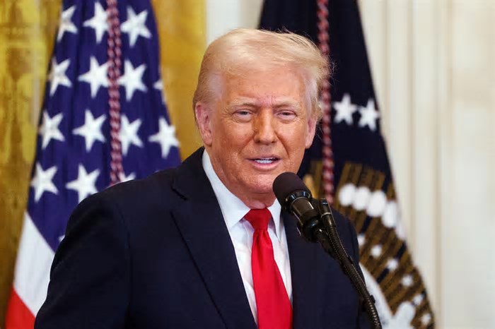 Trump admite possibilidade de terceiro mandato nos EUA: “É cedo, mas há métodos”